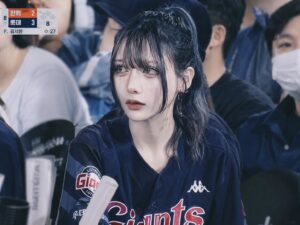 野球中継に映った夢城てぃらみ、素顔の日常が話題