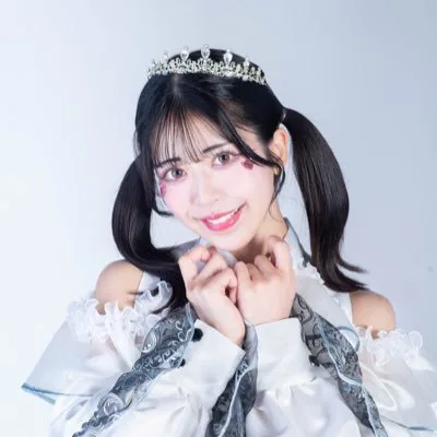西野まりな